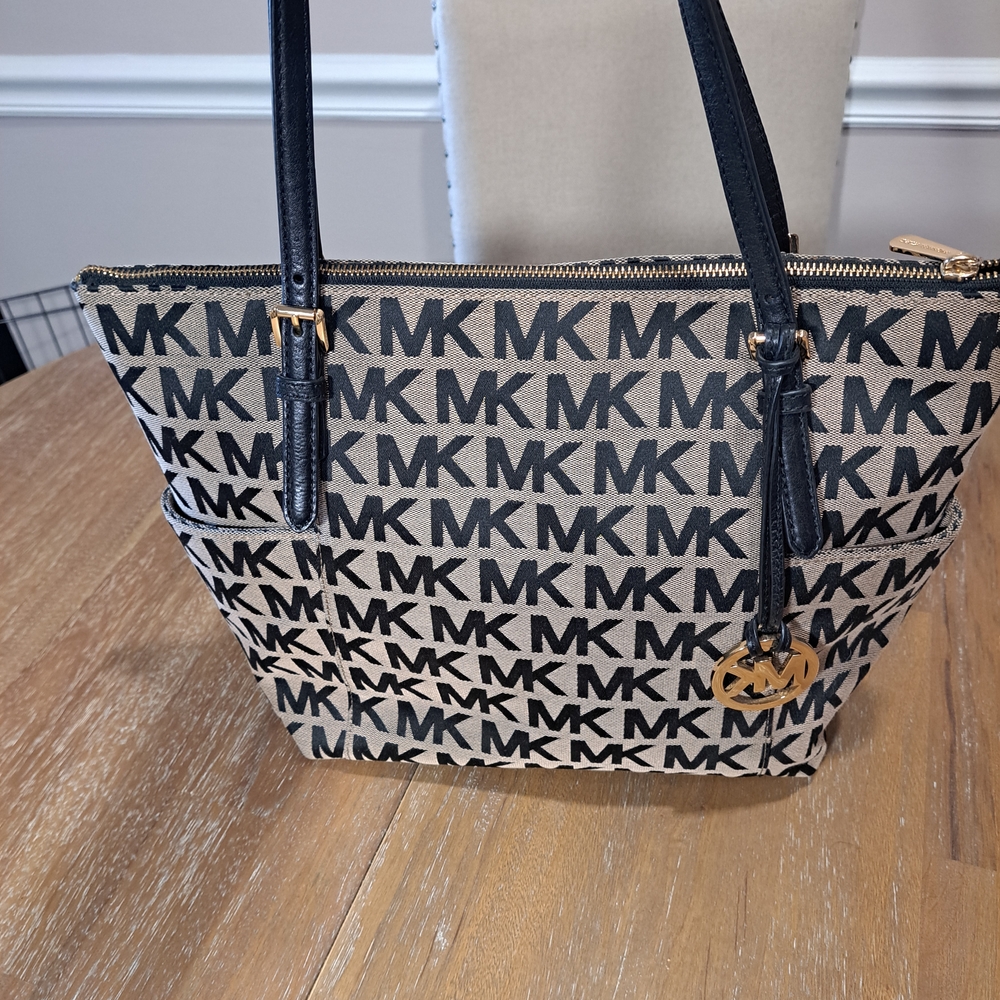 Michael Kors Three Compartments Beige Black Signature Jet Set Shoulder Tote Bag
